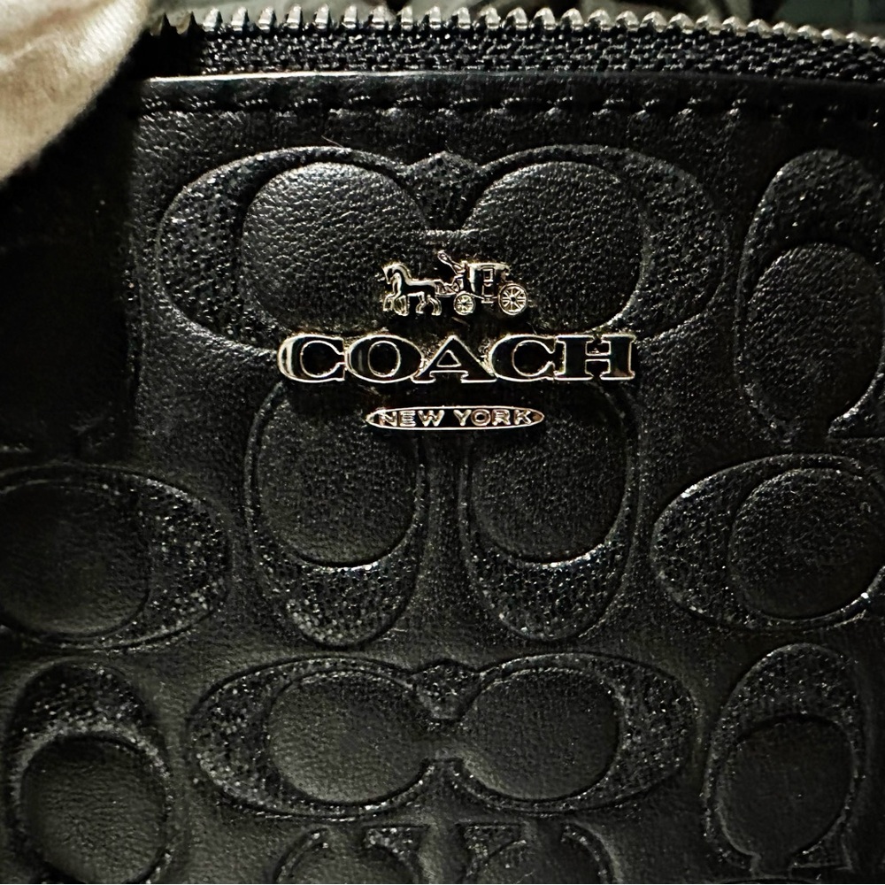 Coach Embossed Black Wristlet new without tags - Picture 6 of 17